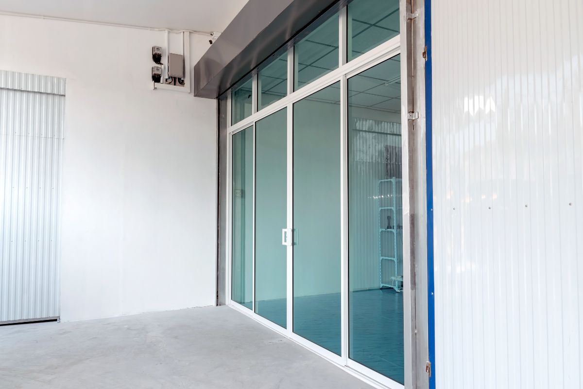 Sliding glass doors with aluminium frame in a newly built apartment